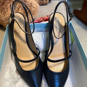 Beautiful genuine leather, never worn. Navy